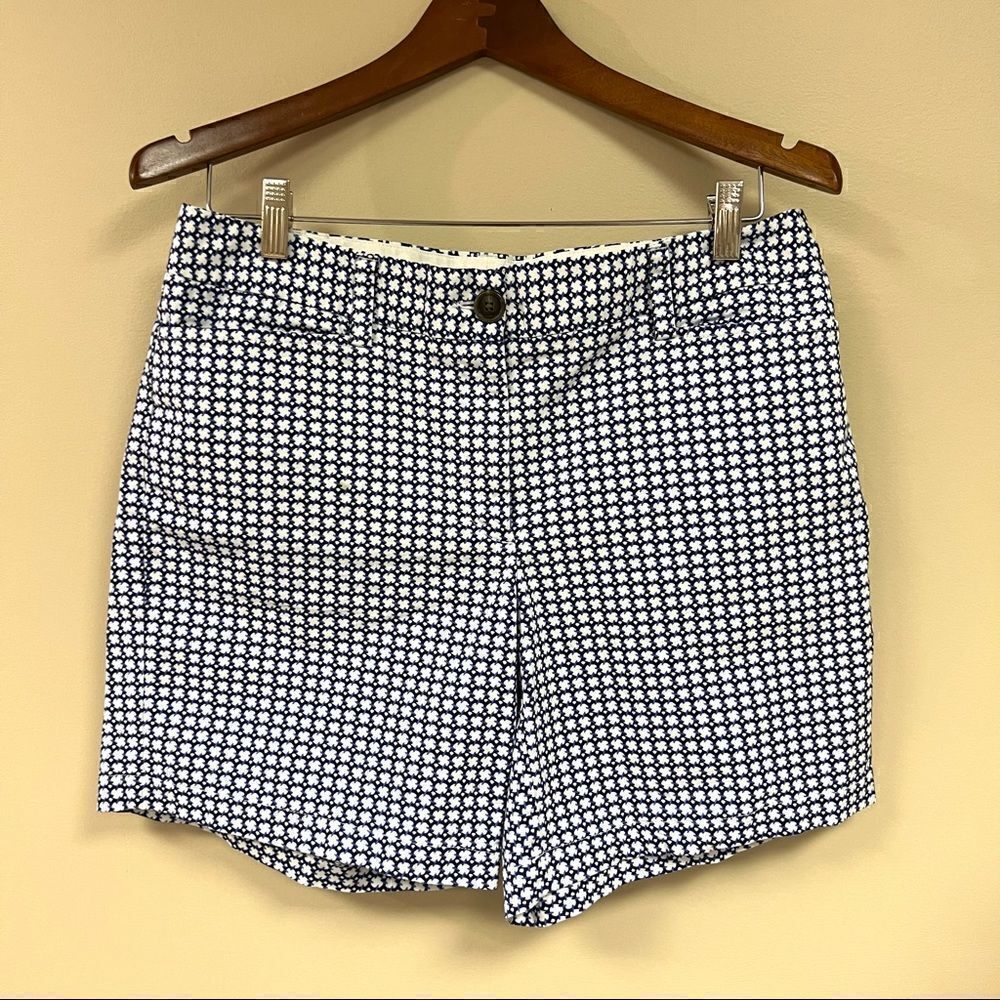 Lands end blue and navy geometric print shorts. 8